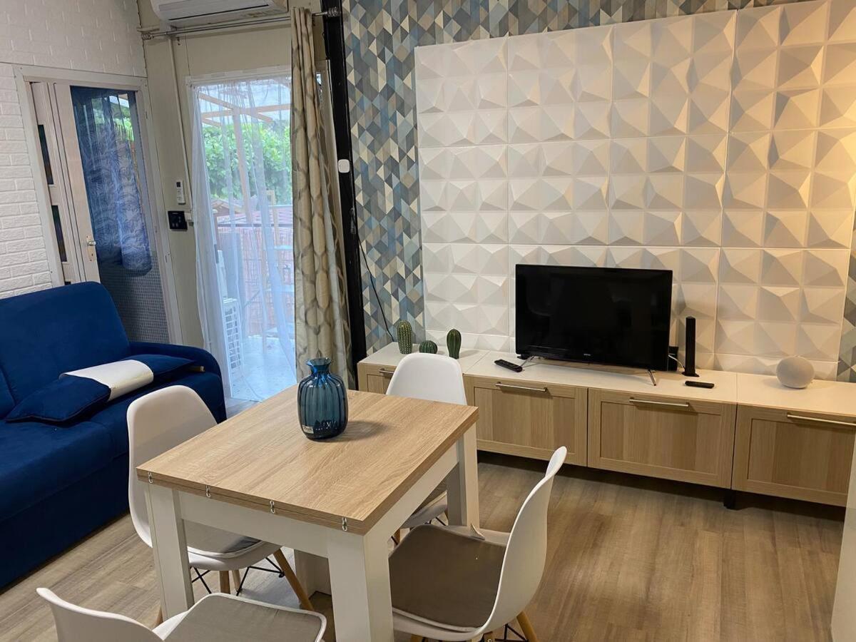 Incantevole Bungalow Indipendente A Due Passi Mare Latte Exterior foto